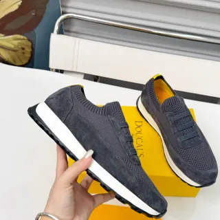 حذاء رياضي أسلوب حياة Doucal's بلون فحمي من سويد شبكي slip-on
