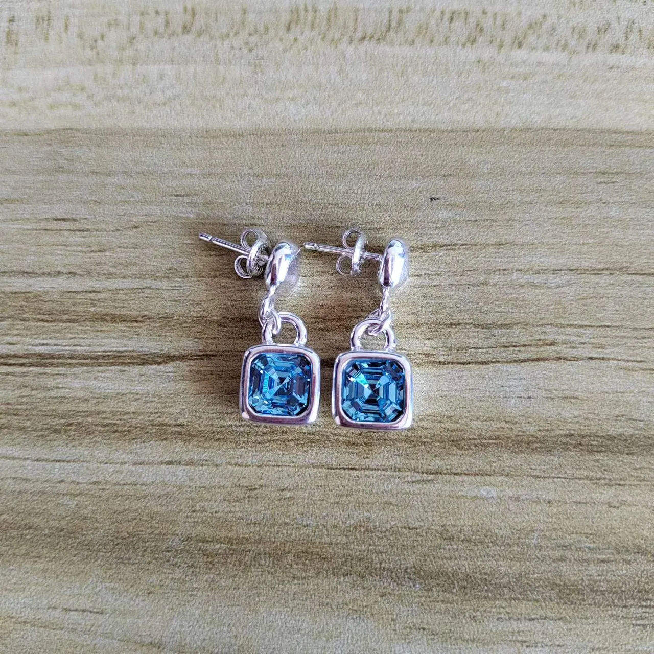 Dual-Stone Faceted Oval and Round Stud Earrings 21
