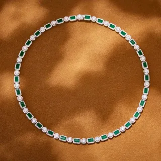 Collier Gemmes Vert et Blanc Alternées Coupe Émeraude