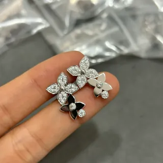 Brincos de perno florais com cristais Pavé e esmalte