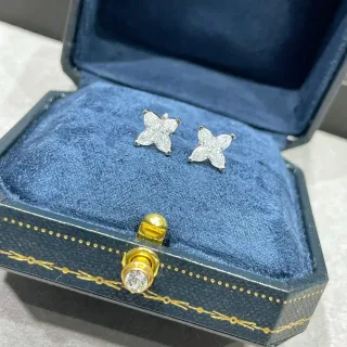ফুল আকৃতির স্বচ্ছ পাথরের ফ্যাসেটেড স্টাড ইয়াররিং