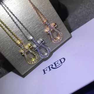 FRED Collier avec pendentif en forme de U en or et argent Pavé-Set de cristaux