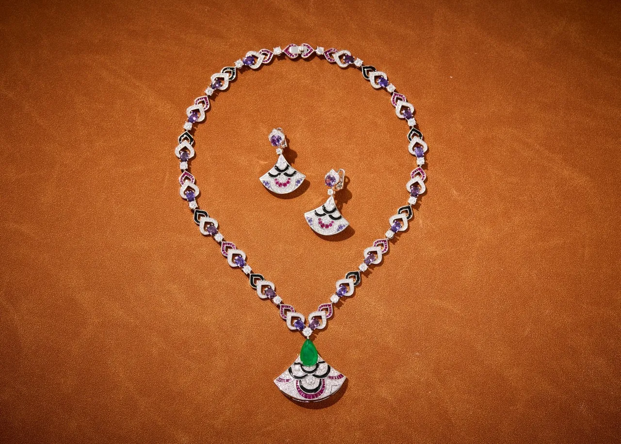Gemstone-Encrusted Fan Motif Pendant Necklace 5