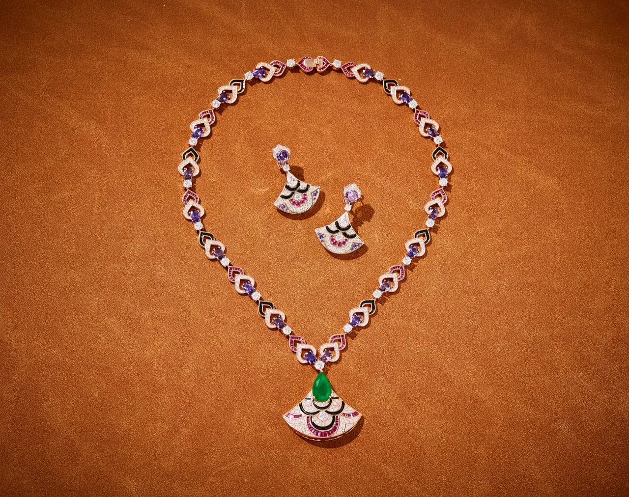 Gemstone-Encrusted Fan Motif Pendant Necklace 6