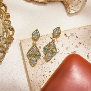 أقراط معلقة هندسية شبكية Pavé-Set Gemstone