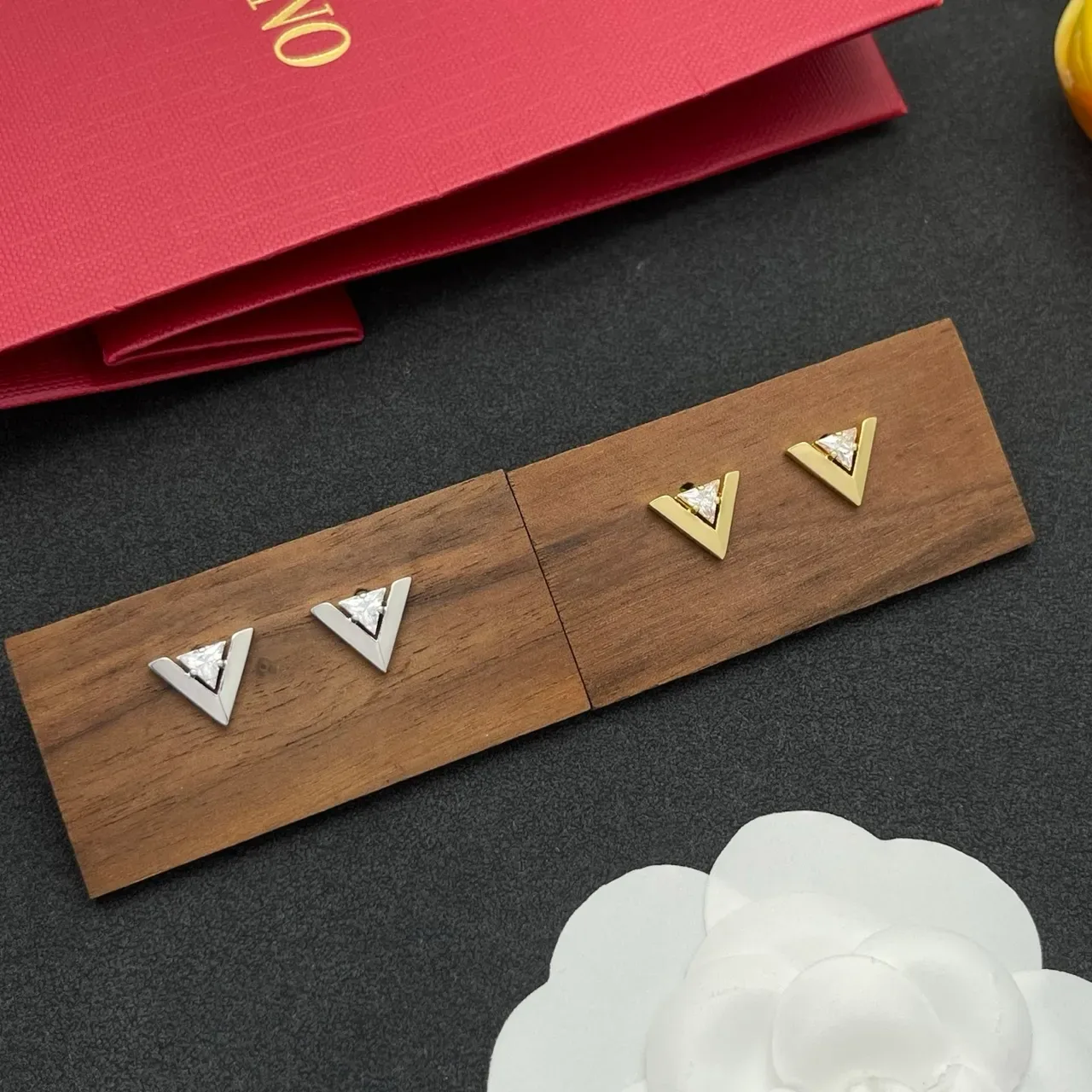 Geometric V-Frame Triangle Stone Stud Earrings 2