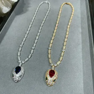 Colar com pingante de cabeça de serpente dourado azul pavé-set pedras transparentes