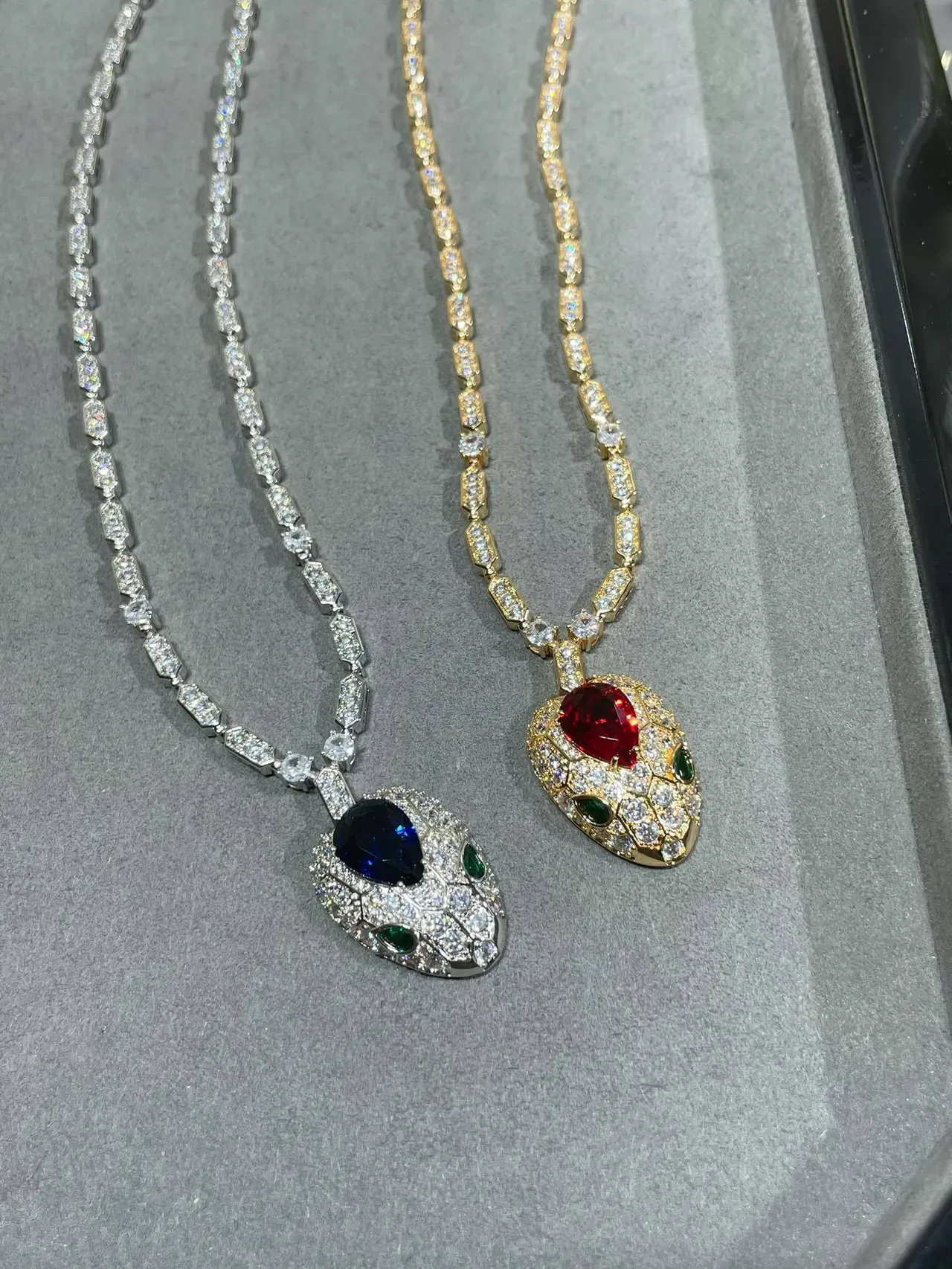Colar com pingante de cabeça de serpente dourado azul pavé-set pedras transparentes 4