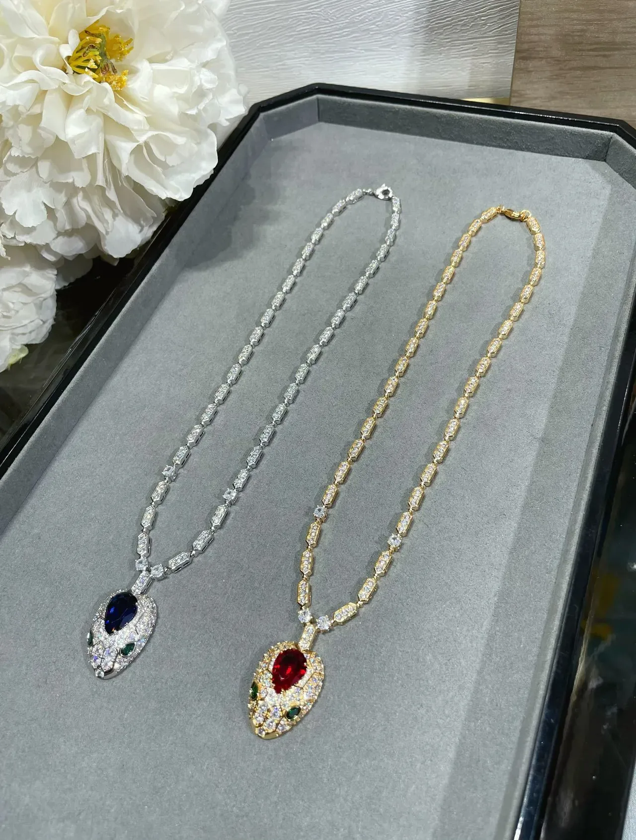Colar com pingante de cabeça de serpente dourado azul pavé-set pedras transparentes 8