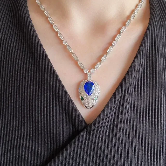Colar com pingante de cabeça de serpente dourado azul pavé-set pedras transparentes 9