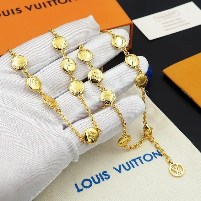 Gold Chain Circular Medallion Charms Necklace 3