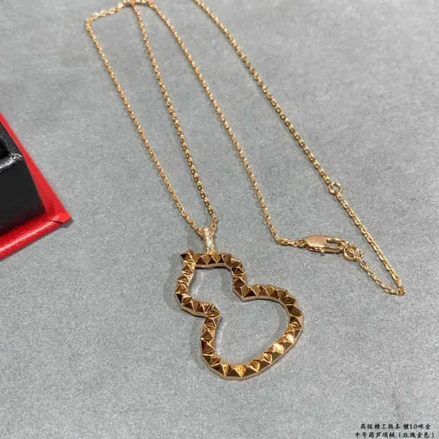 Gold Faceted Geometric Heart Silhouette Openwork Hollow Design Necklace 4