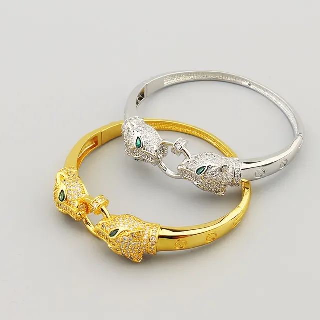 Bracelet en or avec motif tête de panthère verte pavé de cristaux clairs 5