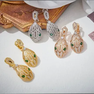 أقراط ماس ذهبي أخضر على شكل قطرة مرصعة بالبدلات Pavé