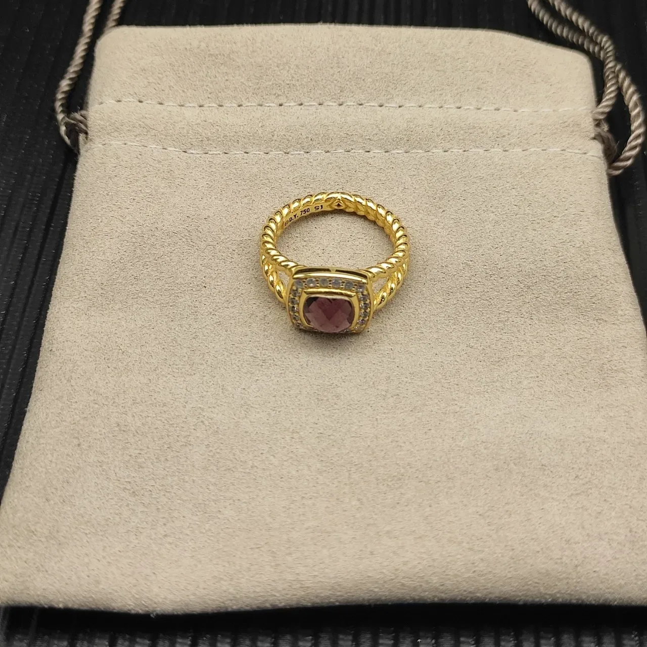 সোনার গোলাপি কুশন কাট সেন্ট্রাল স্টোন হ্যালো সেটিং রিং 4