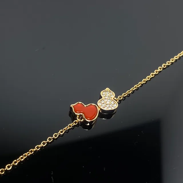 Pulseira com corrente dourada vermelha esmaltada coração charme 4