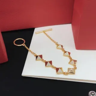 سوار سلسلة ذهبية وأحمر بتصميم ربط هرمي