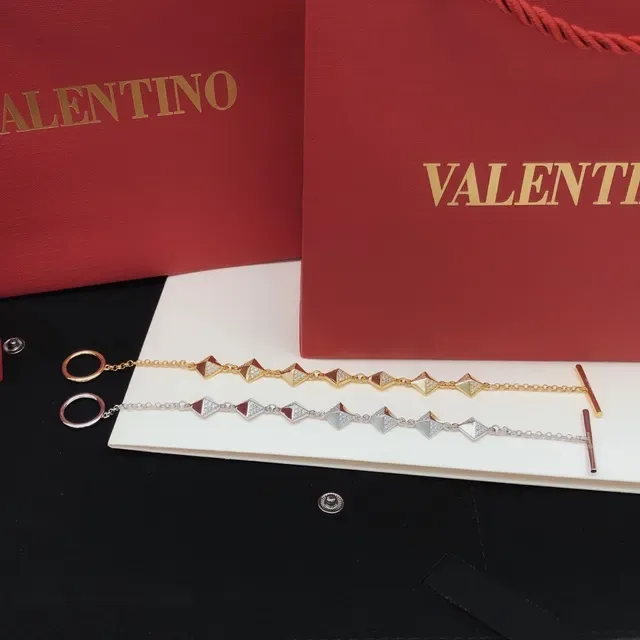 Gold Red Chain Pyramid-Link Motif Bracelet 2