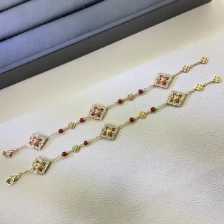 سوار ذهبي أحمر فيليجري لينكات مربعة مع مركز زهوري مفتوح