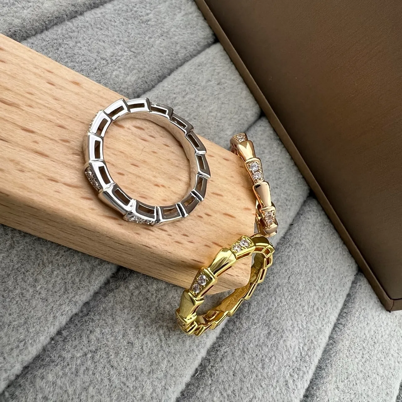 Gold Silver Bamboo-Link Segmented Band Pavé-Set Clear Stones Ring 8