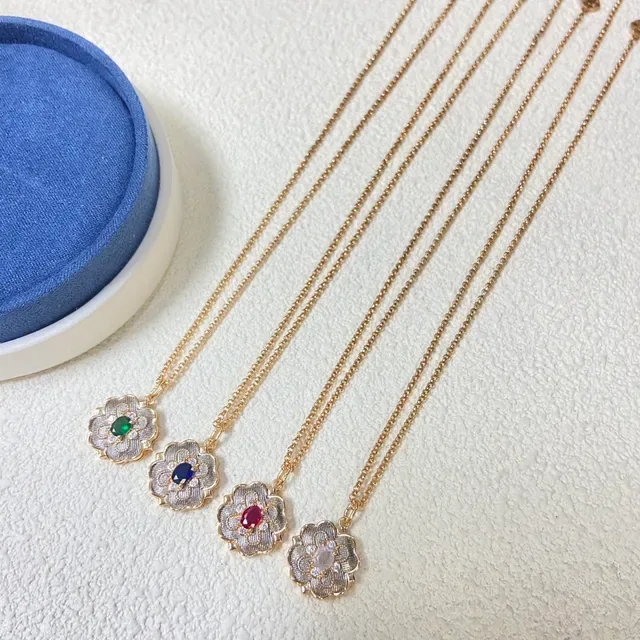 Collier Locket Floral en Or et Argent avec Centre Texturé 2
