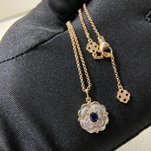 Collier Locket Floral en Or et Argent avec Centre Texturé 3