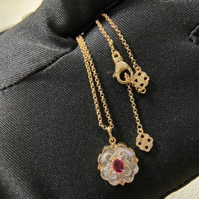 Collier Locket Floral en Or et Argent avec Centre Texturé 5