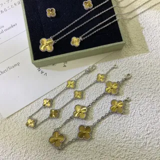 Gold Silver Four-Petal Flower Motif Center Necklace