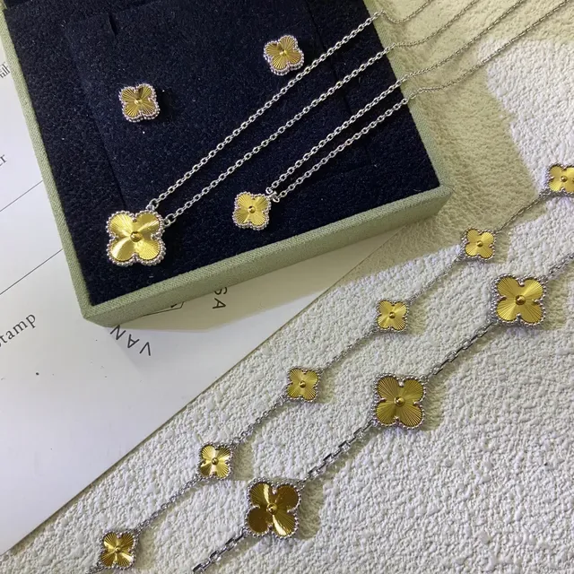 Gold Silver Four-Petal Flower Motif Center Necklace 3