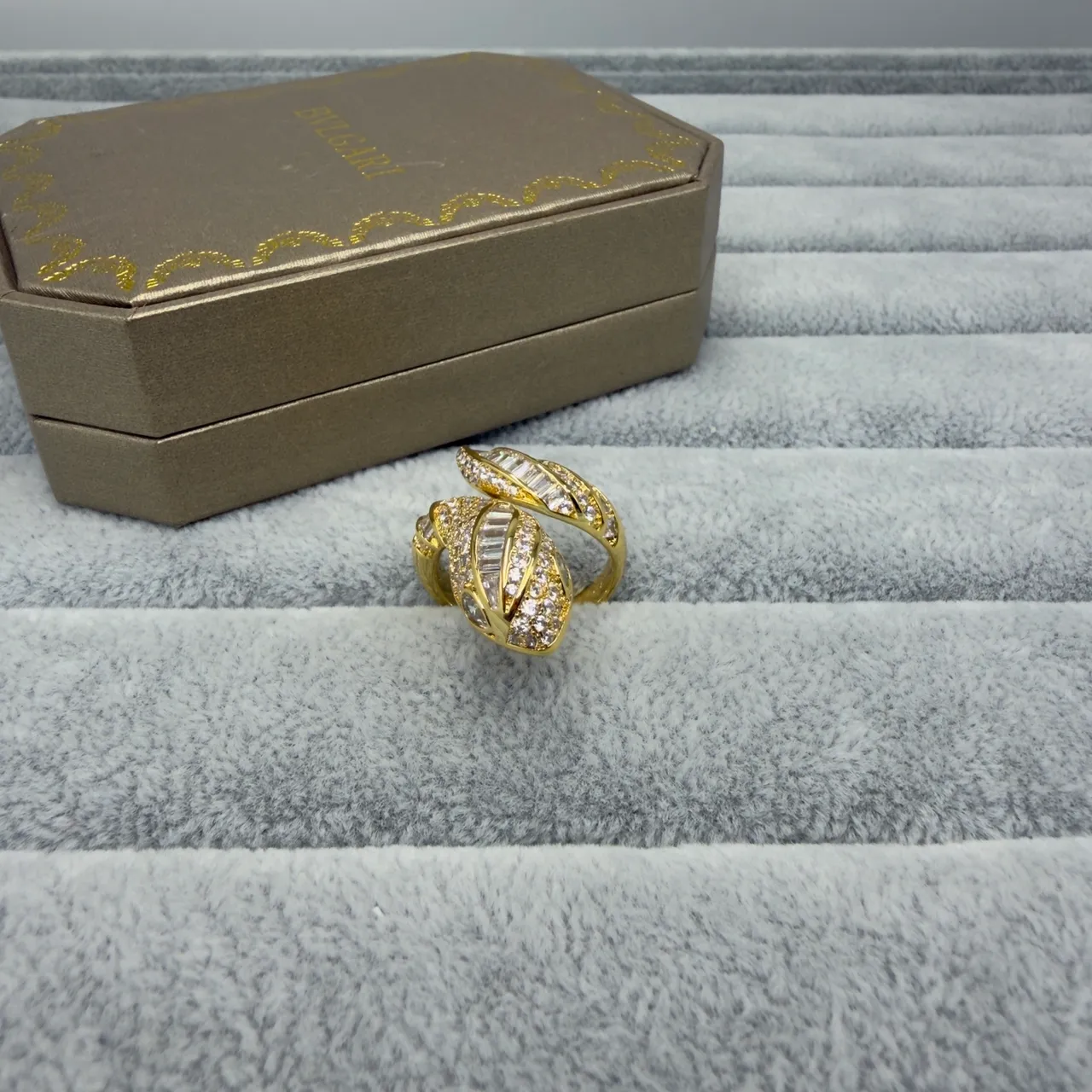 Gold Silver Leaf-Inspired Pavé-Set Ring 2