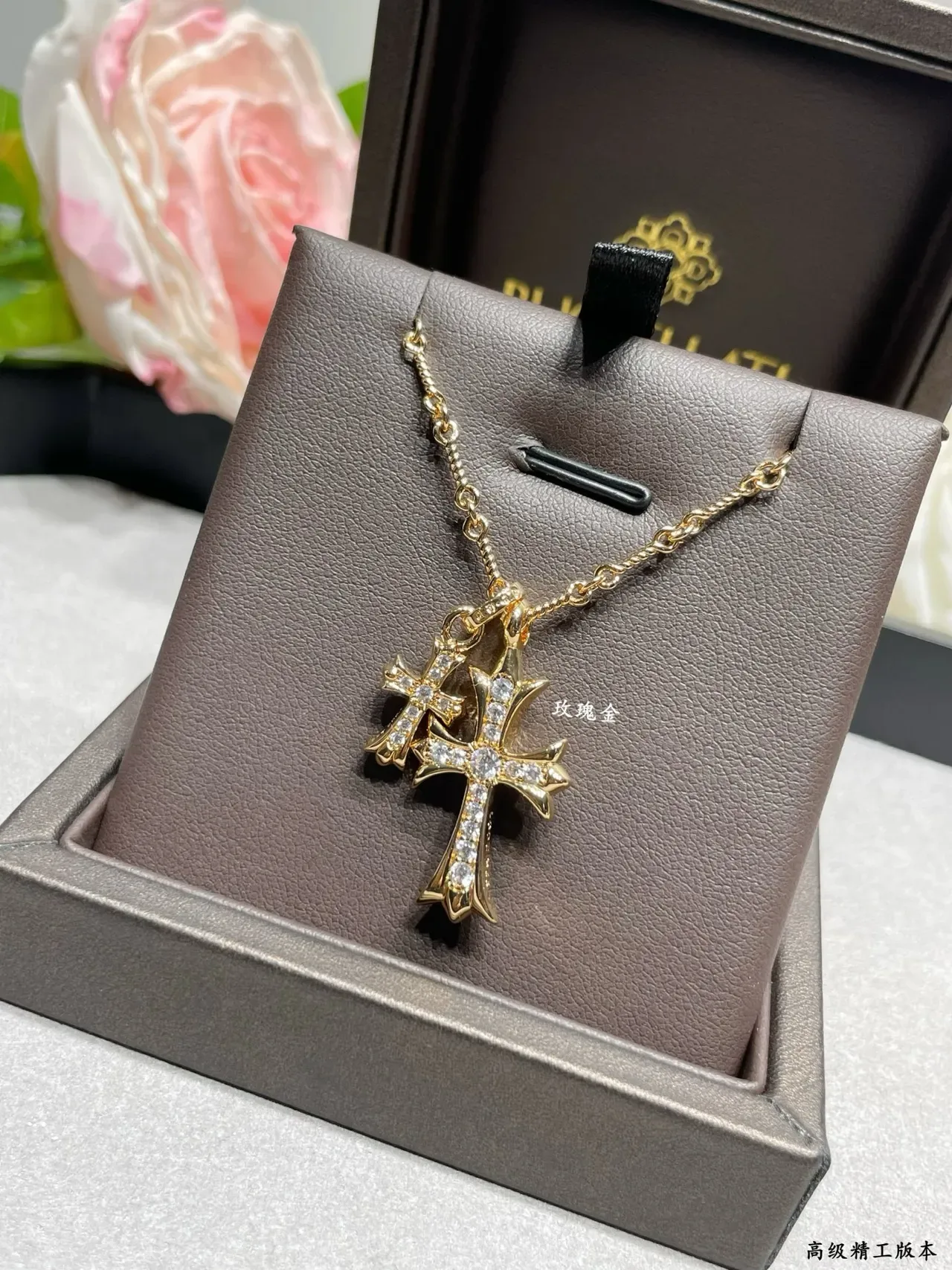 Collier chaînes métal bicolore or et argent pendentifs croix cristal pavé 2