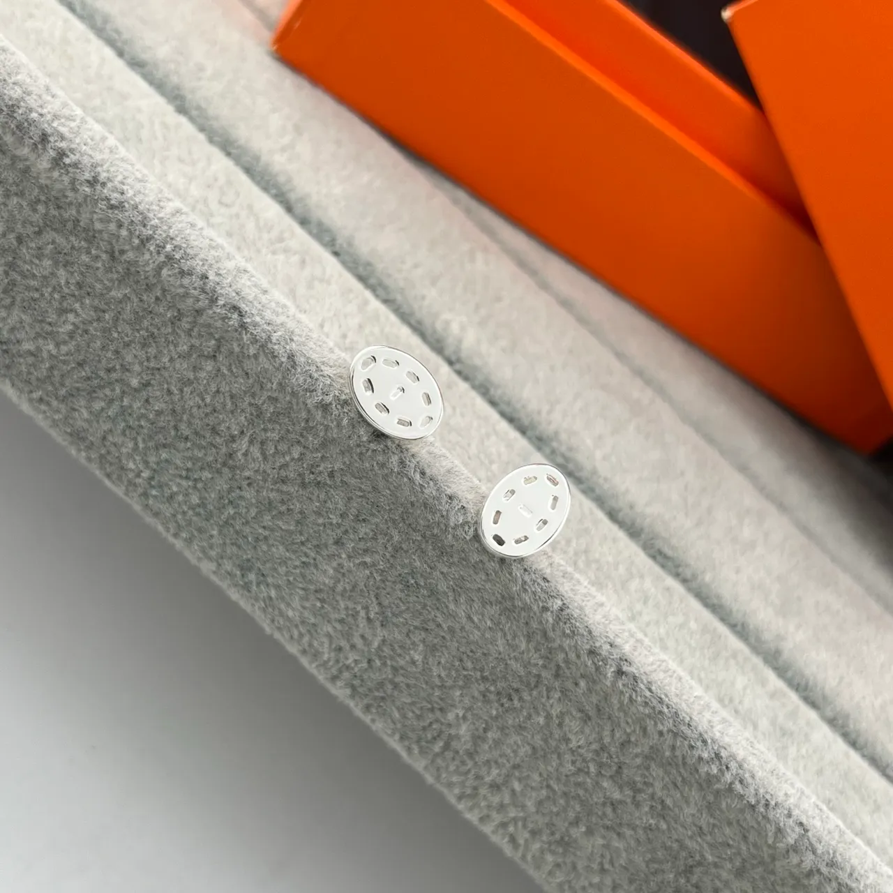 Gold Silver Perforated Oval Metal Stud Earrings 4