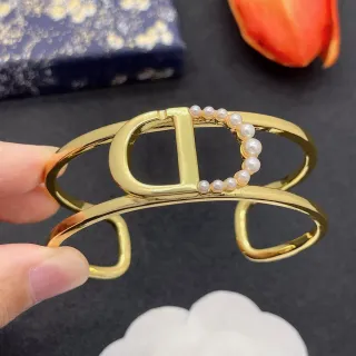 Gold-Tone D-Motif Pearl-Embellished Open Cuff سوارة