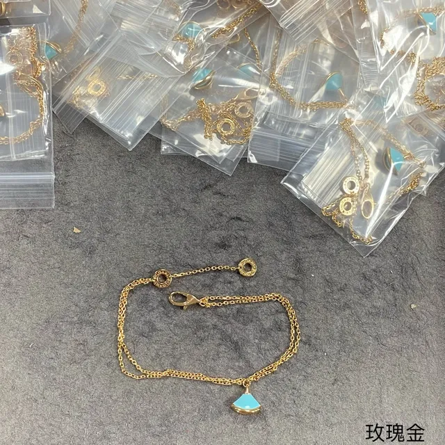 金色双链扇形吊坠手链 2