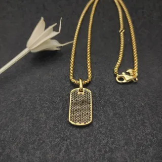 Collier avec pendentif de plaque de chien en or jaune pavé de pierres noires