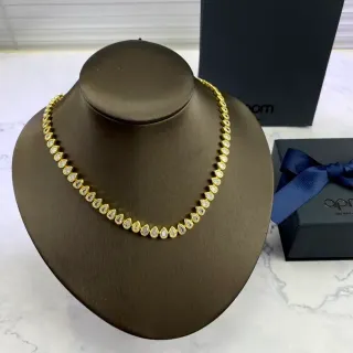 Colar Continuo de Pedra em Forma de Gota em Dourado