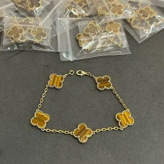 سوار ذهبي اللون عين التجر نقشة البرسيم