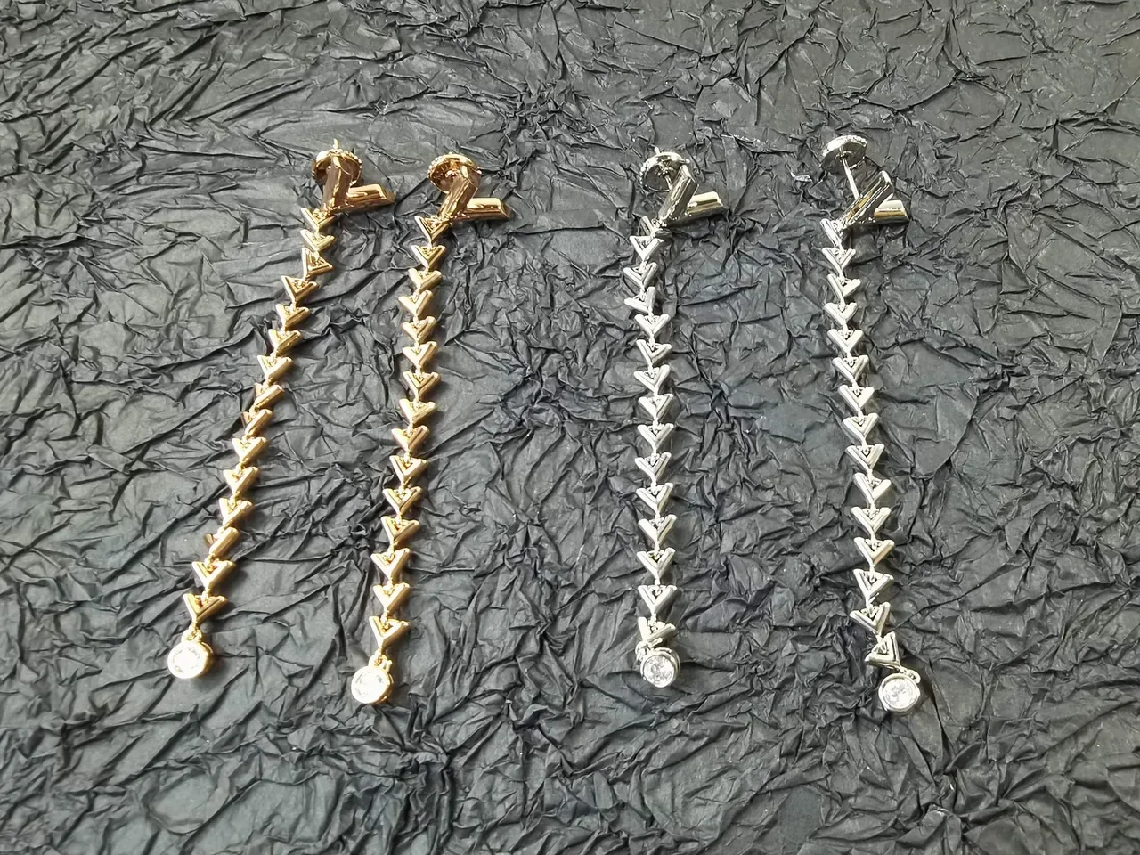 Gold Transparent Geometric V-Link Chain Dangling Drop Earrings 8