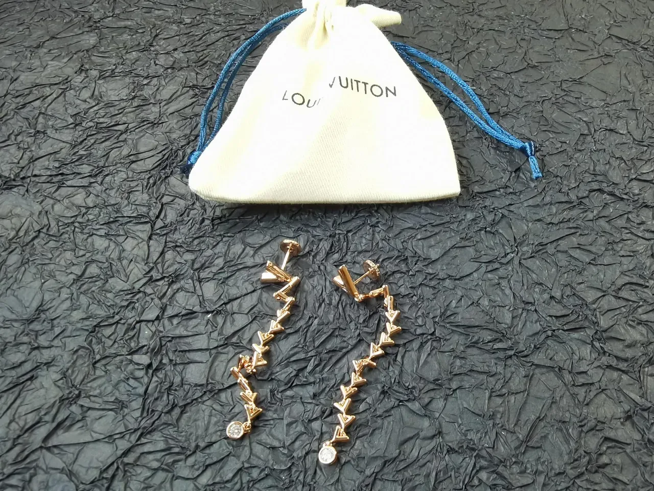 Gold Transparent Geometric V-Link Chain Dangling Drop Earrings 9