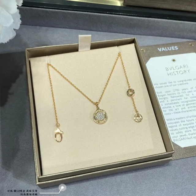 Gold White Chain Circular Bezel Pendant Necklace 3