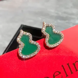 কদ্দু আকৃতির সবুজ পাথরের পেভ ইয়ারিংস