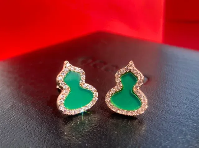 Gourd-Shaped Green Stone Pavé Earrings 9