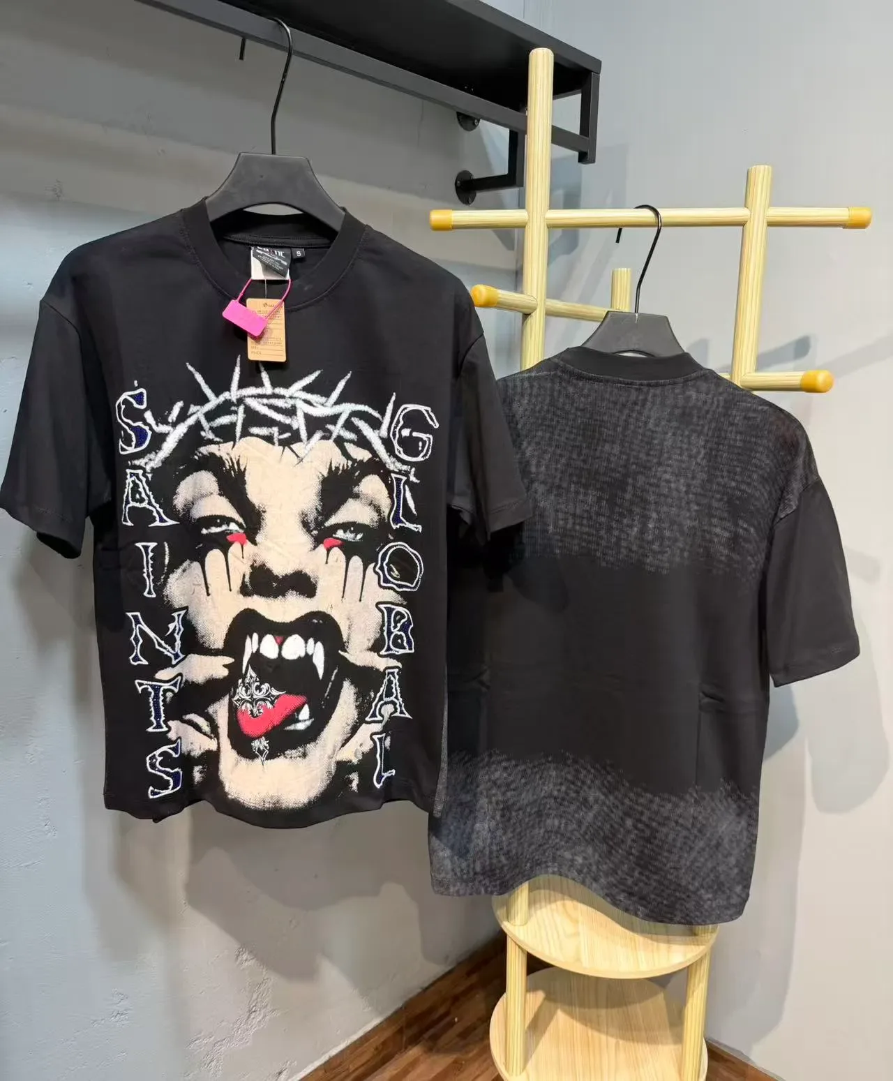 Graphic Crown of Thorns Vampire Print T-Shirt 9