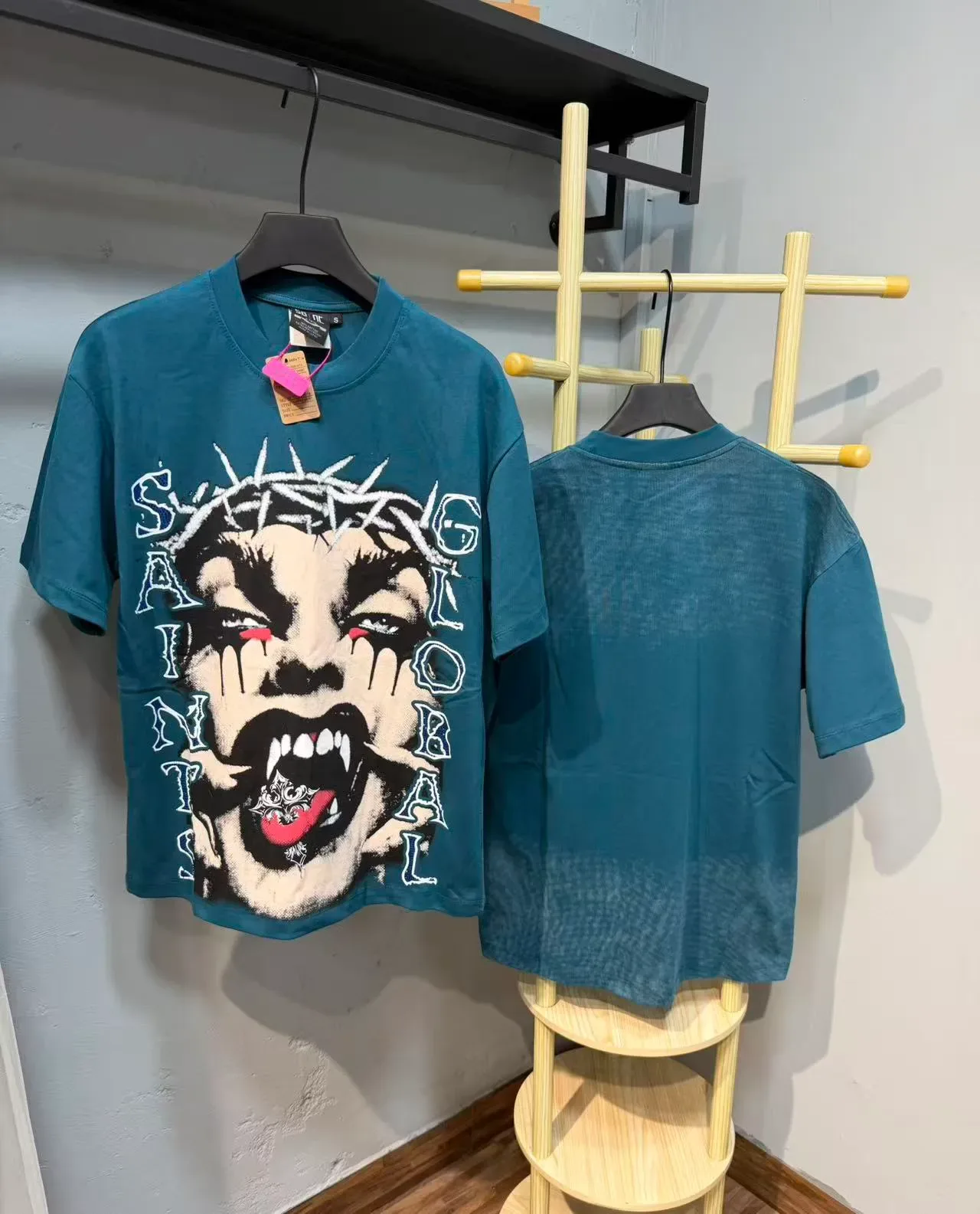 Graphic Crown of Thorns Vampire Print T-Shirt 12