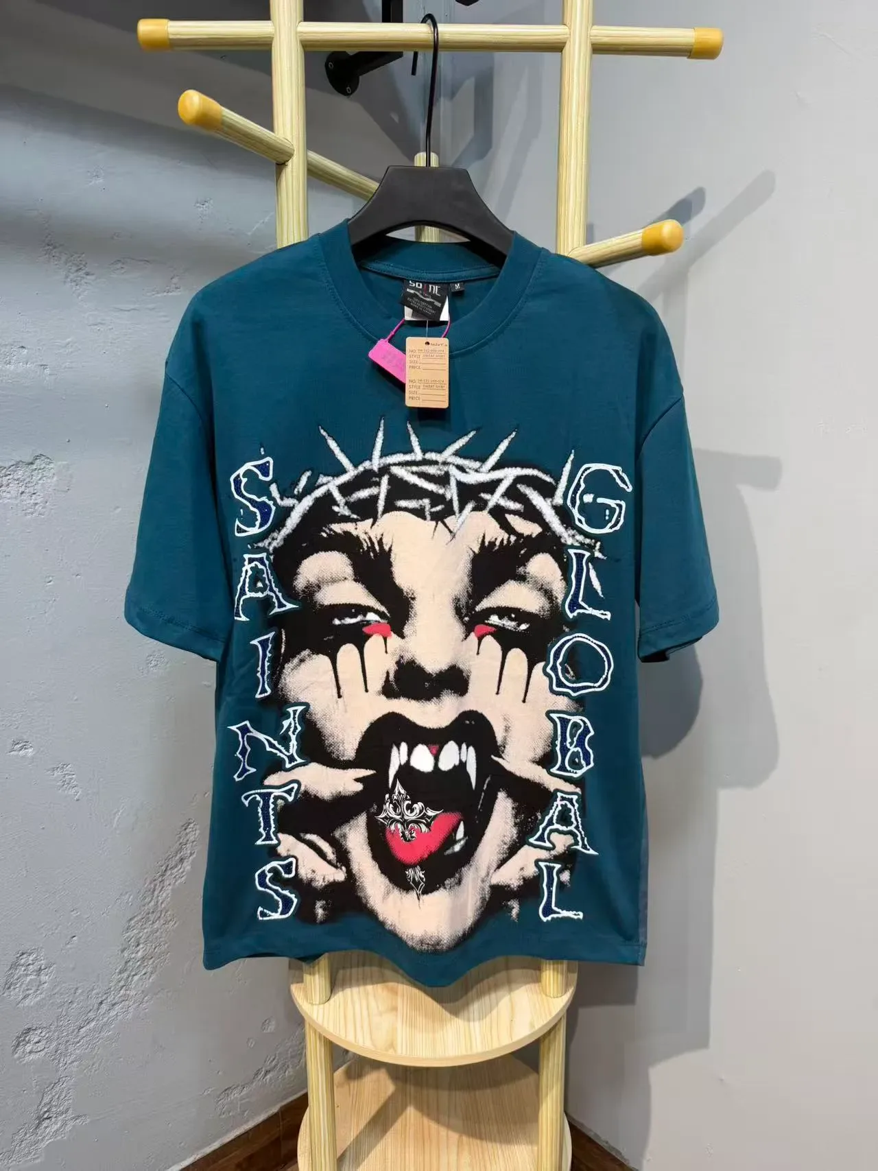 Graphic Crown of Thorns Vampire Print T-Shirt 14