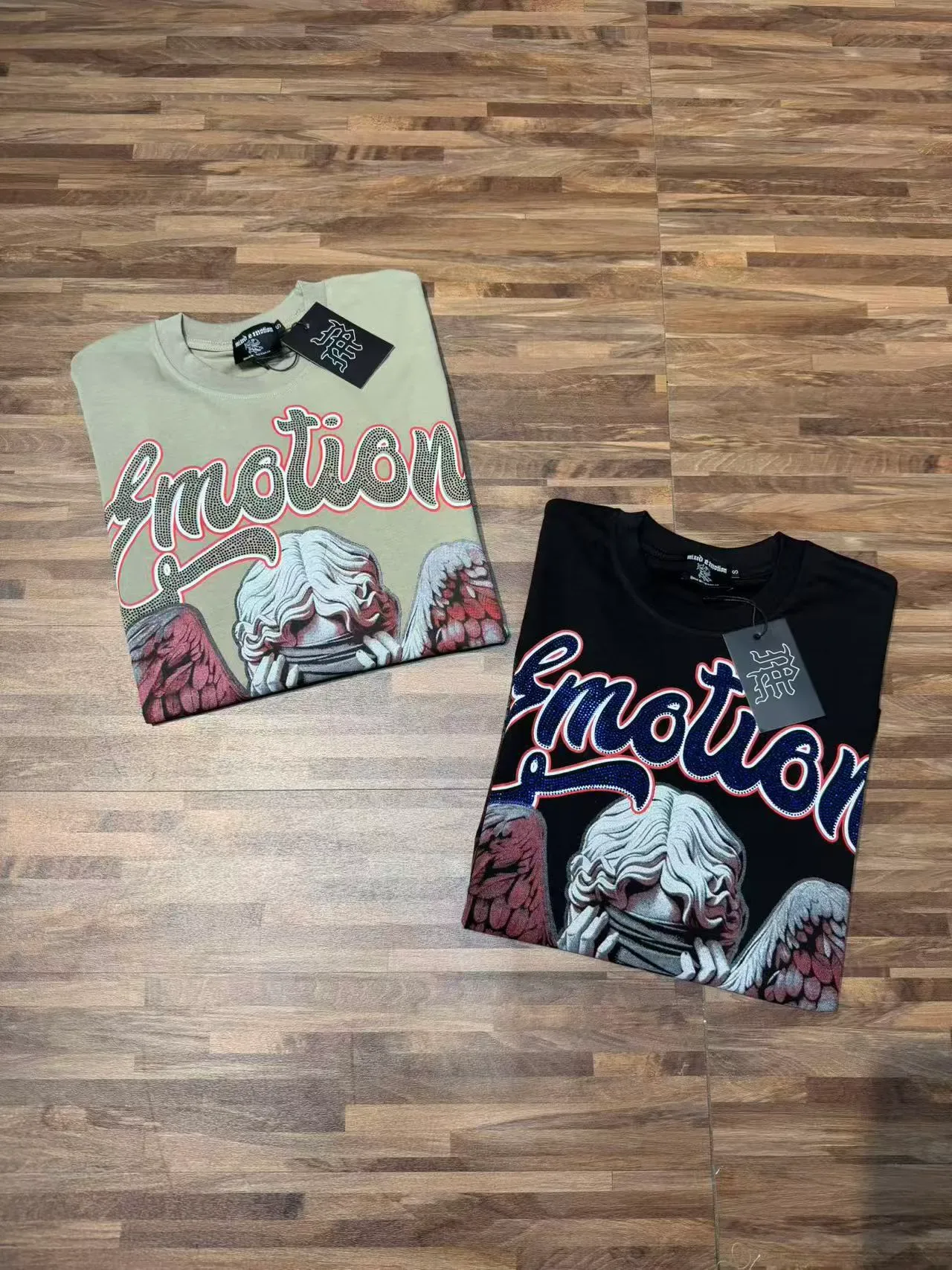 Graphic Print Blindfolded Angel Motif T-Shirt 2