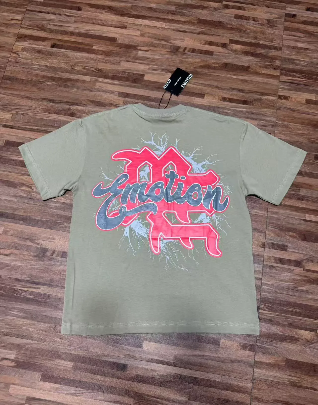 Graphic Print Blindfolded Angel Motif T-Shirt 5