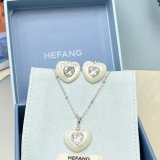 HEFANG বেইজ সিলভার হার্ট-শেপড মাদার অফ পার্ল ফিনিশ নেকলেস