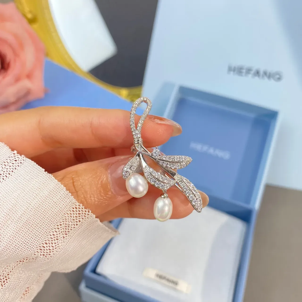 HEFANG पपड़ी और पत्ती पावे क्रिस्टल और पर्ल ब्रोच 7