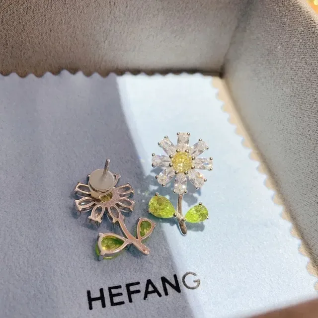 HEFANG Brincos Stud Flor de Margarida Cristal e Gemas Verdes 5